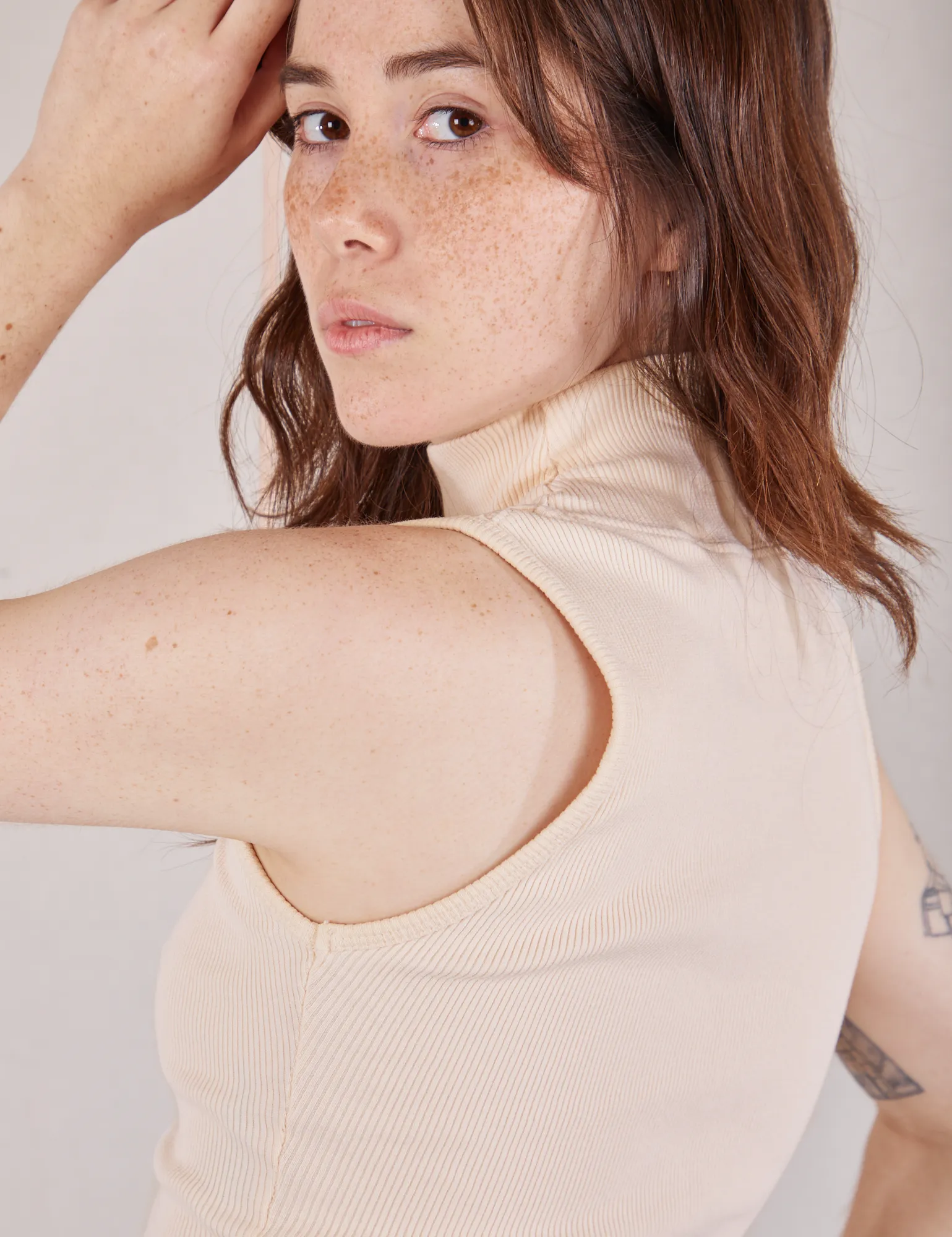 Sleeveless Essential Turtleneck - Vintage Tee Off-White